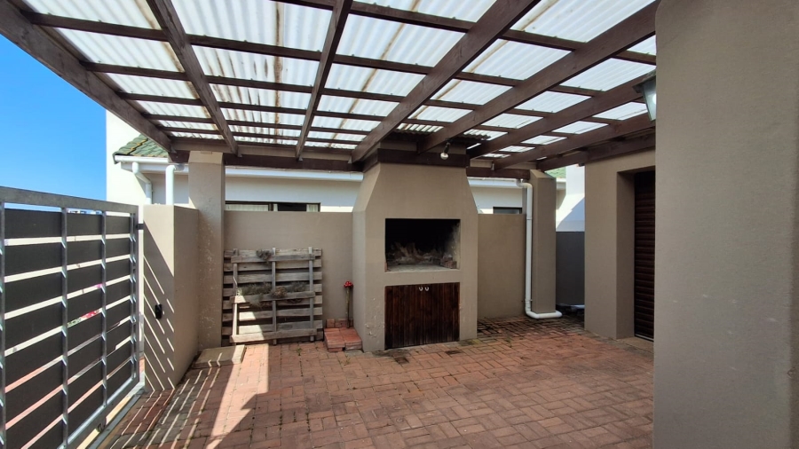3 Bedroom Property for Sale in Stilbaai Wes Western Cape
